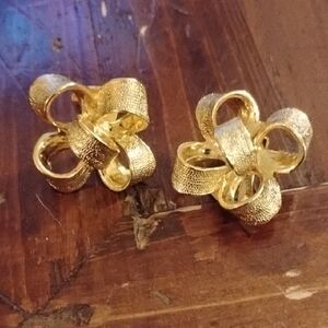 Elegant Gold Knot Earrings Thick Clip On Vintage